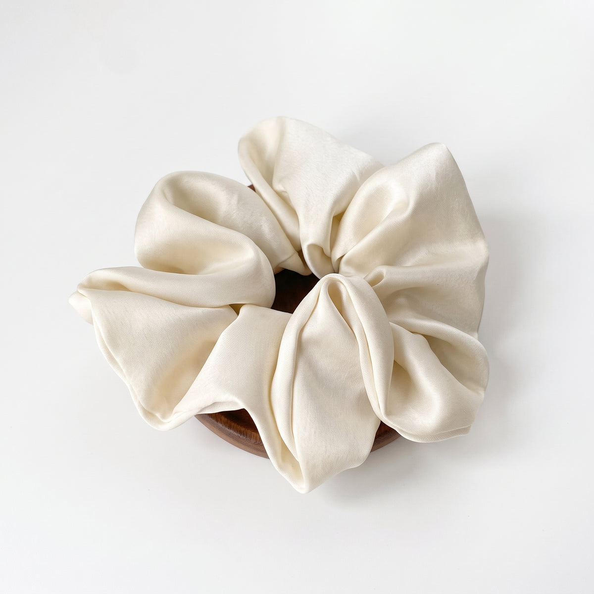 DAILIVA Scrunchie in Raso